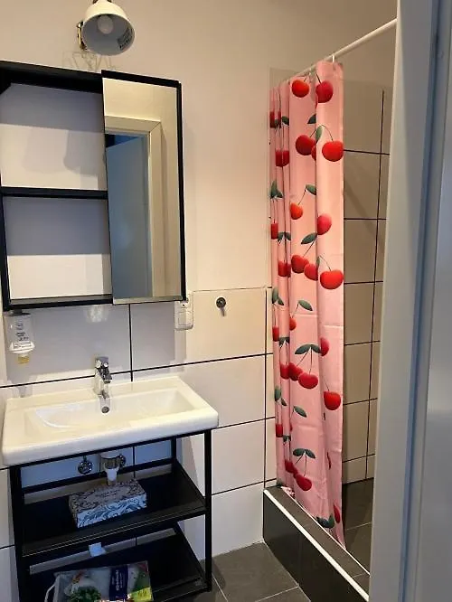 Ferienwohnung Rose 42 Citynah, Gehobene Ausstattung Hamburg 0*,  Germany